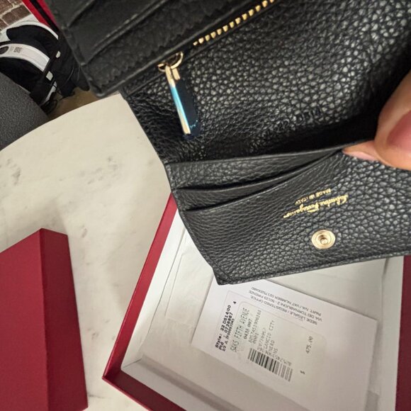 NWT Salvatore Ferragamo Embossed Gancini Motif Grainy Wallet- Black - Picture 11 of 14